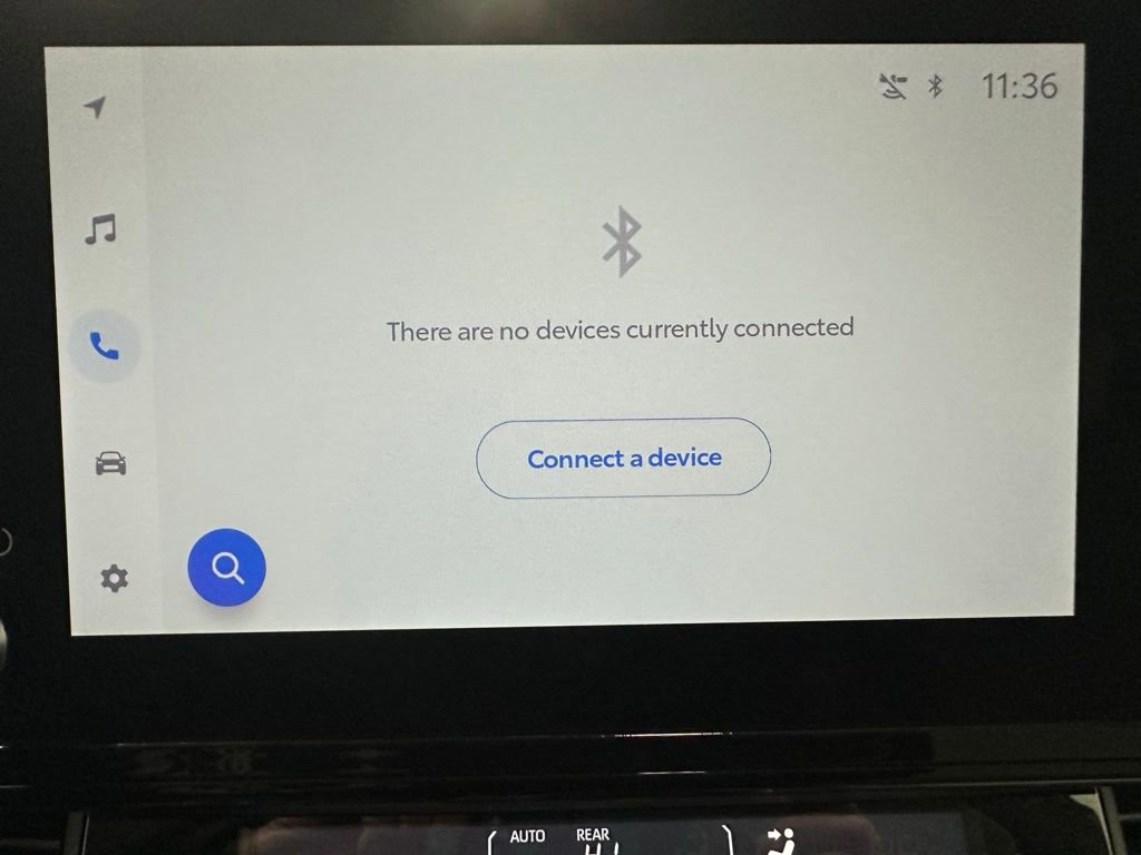 Used 2025 Toyota Sienna LE image 28