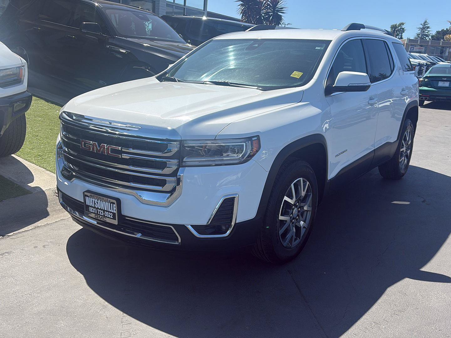 Used 2023 GMC Acadia SLT AWD/4WD image 1