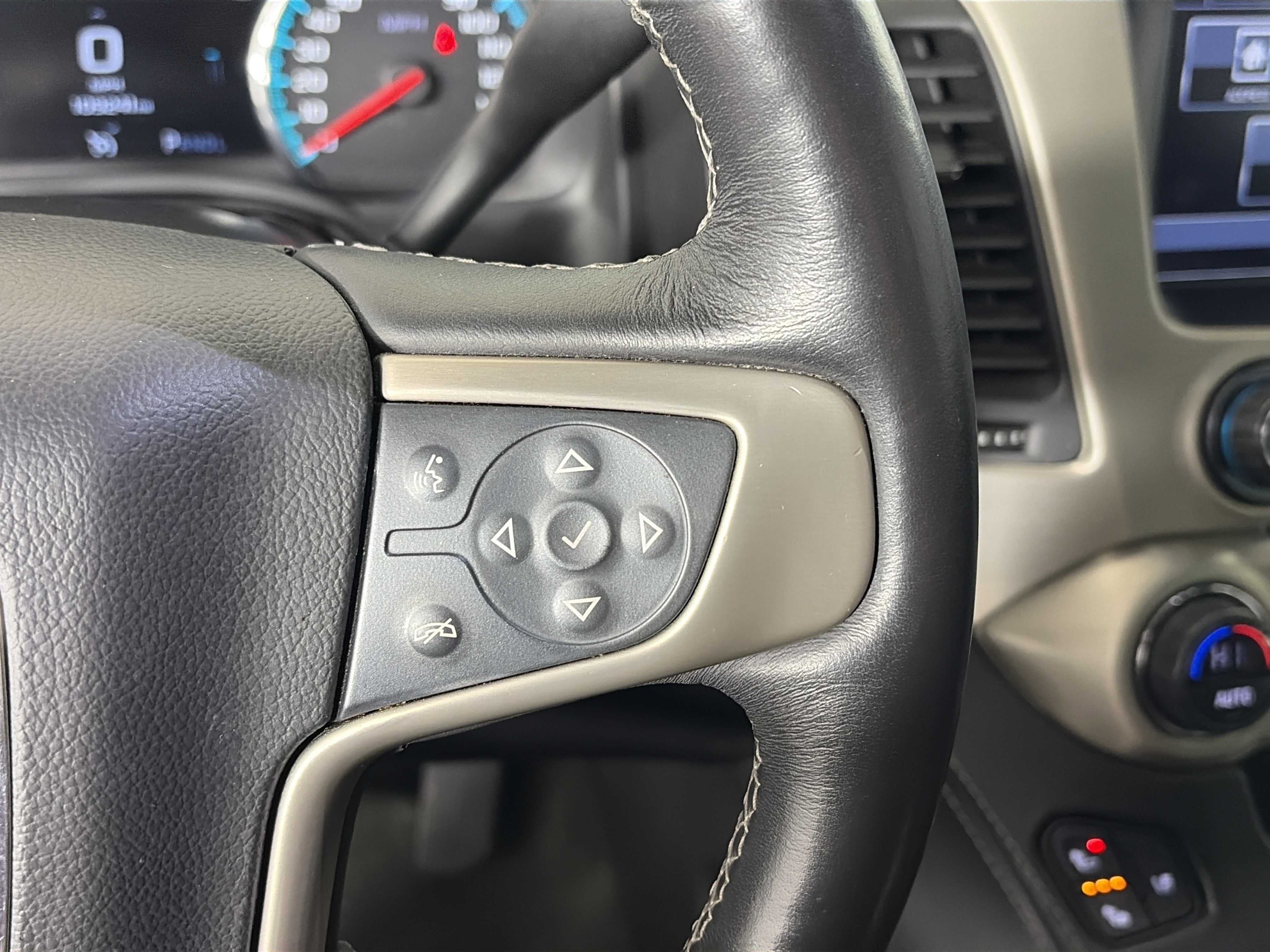 Used 2018 GMC Yukon Denali image 29