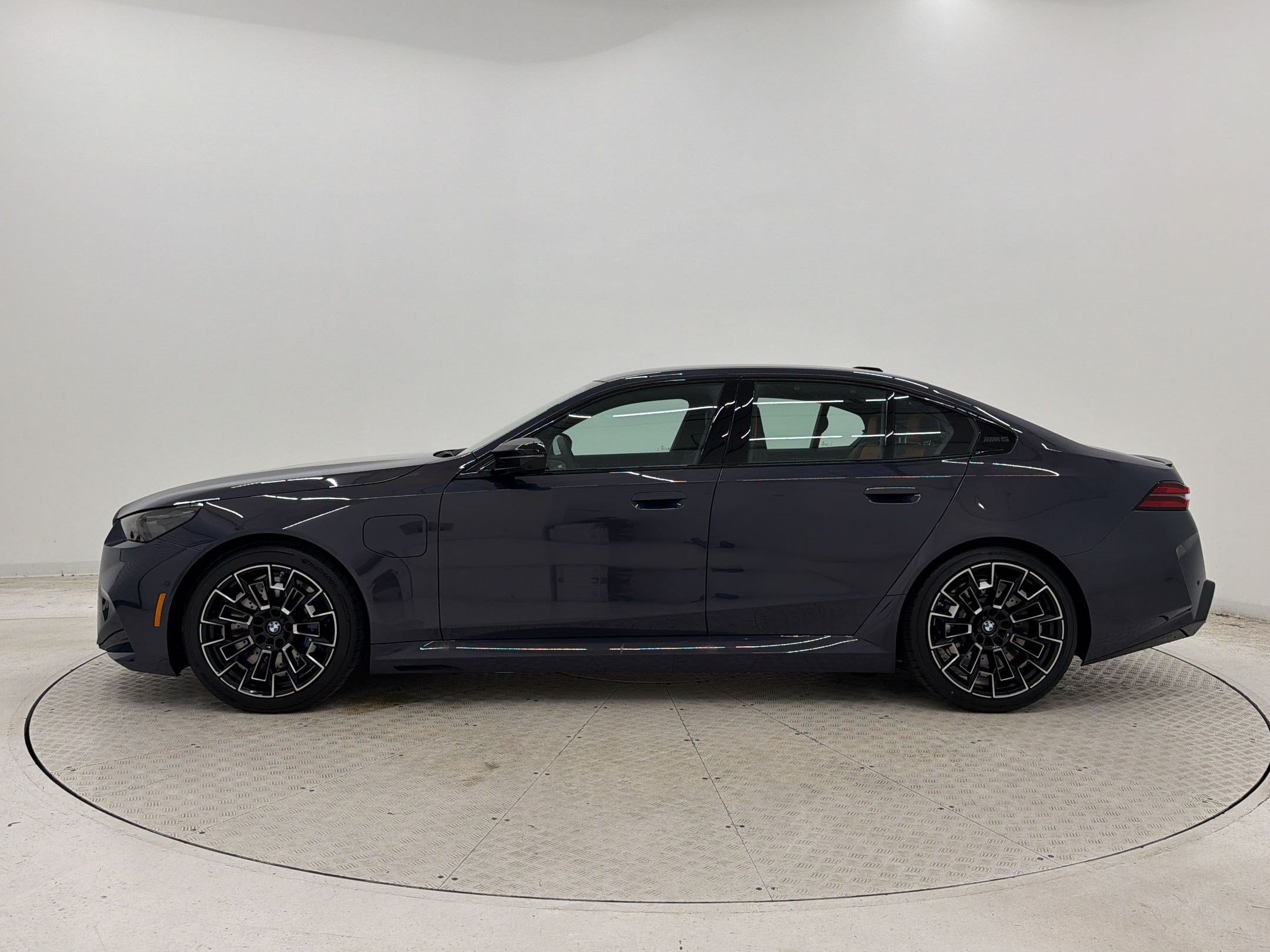New 2027 BMW M5 w/ Executive Package AWD/4WD image 2