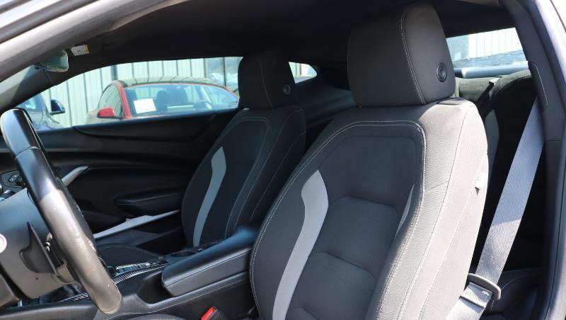 Used 2021 Chevrolet Camaro LT RWD image 8