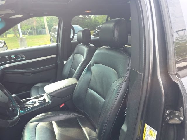 Used 2016 Ford Explorer XLT w/ Equipment Group 202A AWD/4WD image 13