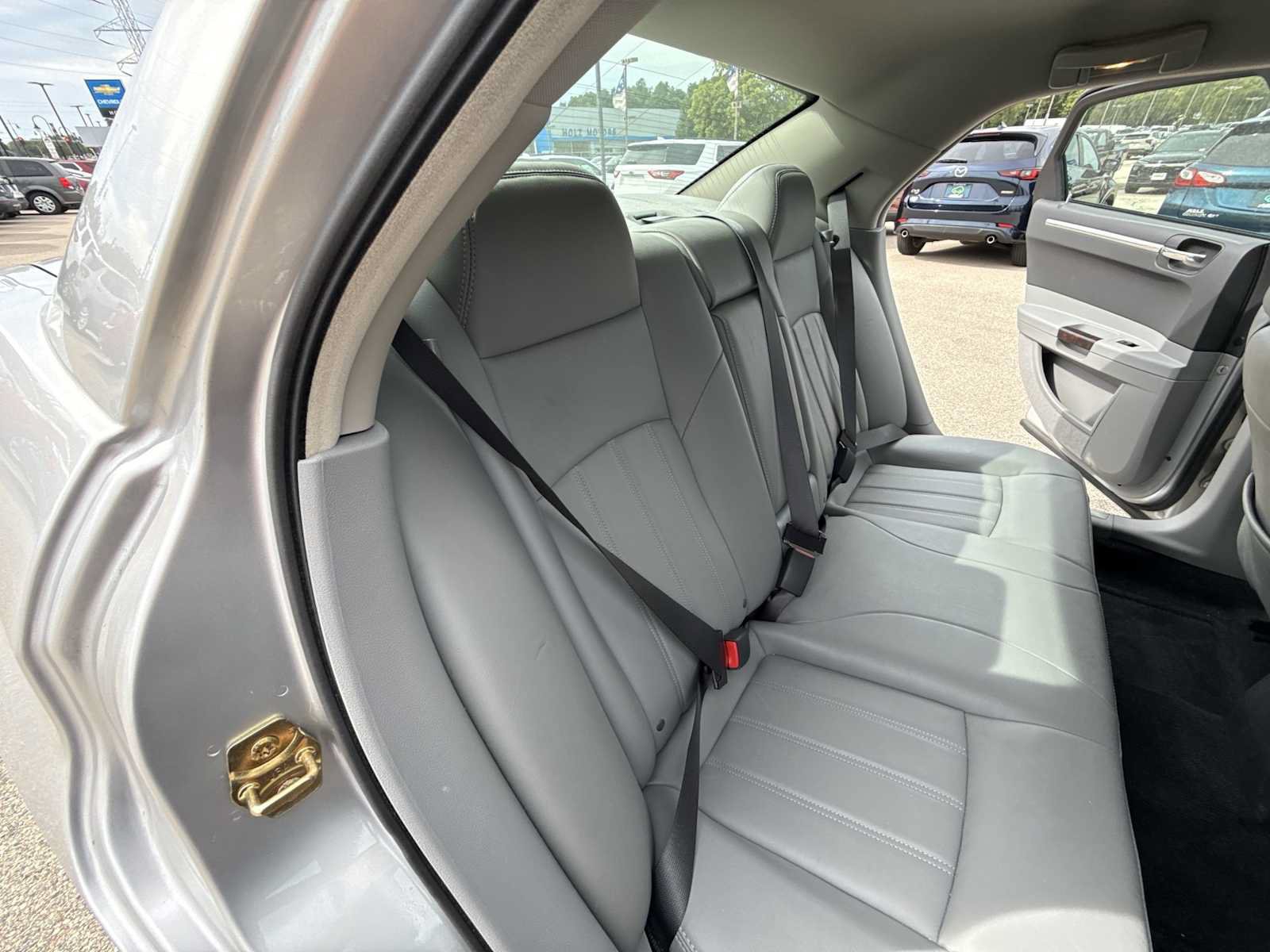 Used 2006 Chrysler 300 C w/ Sound Group II AWD/4WD image 24