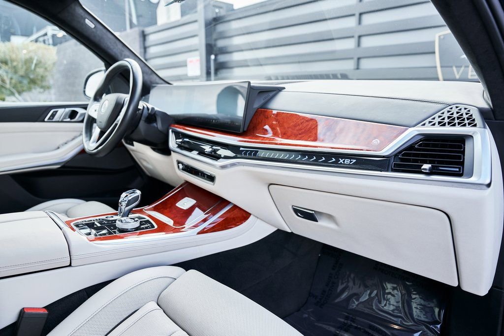 Used 2024 BMW ALPINA XB7 AWD/4WD image 44