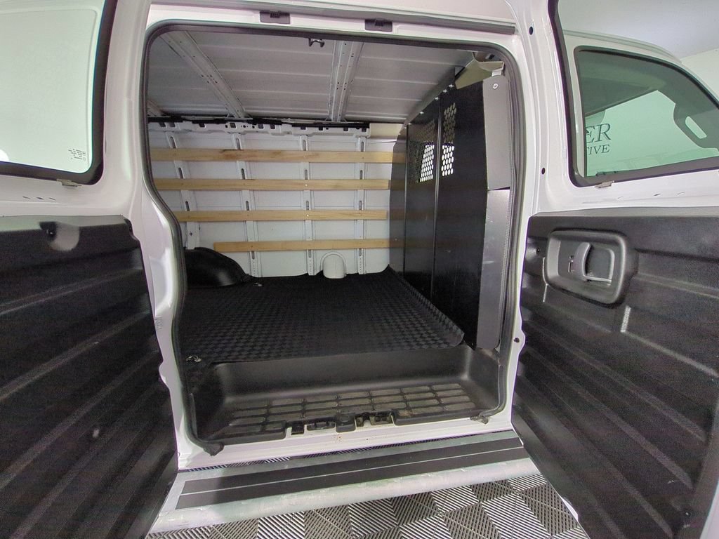 Used 2025 Chevrolet Express 2500 w/ Driver Convenience Package RWD image 24