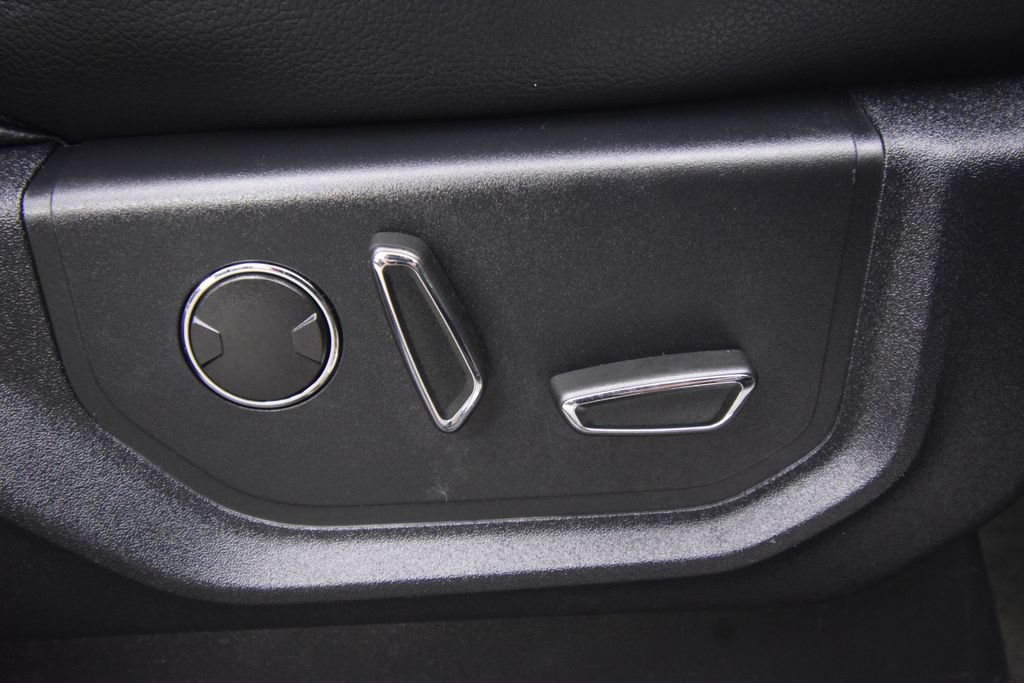 Used 2019 Ford Expedition XLT w/ Equipment Group 202A RWD image 8