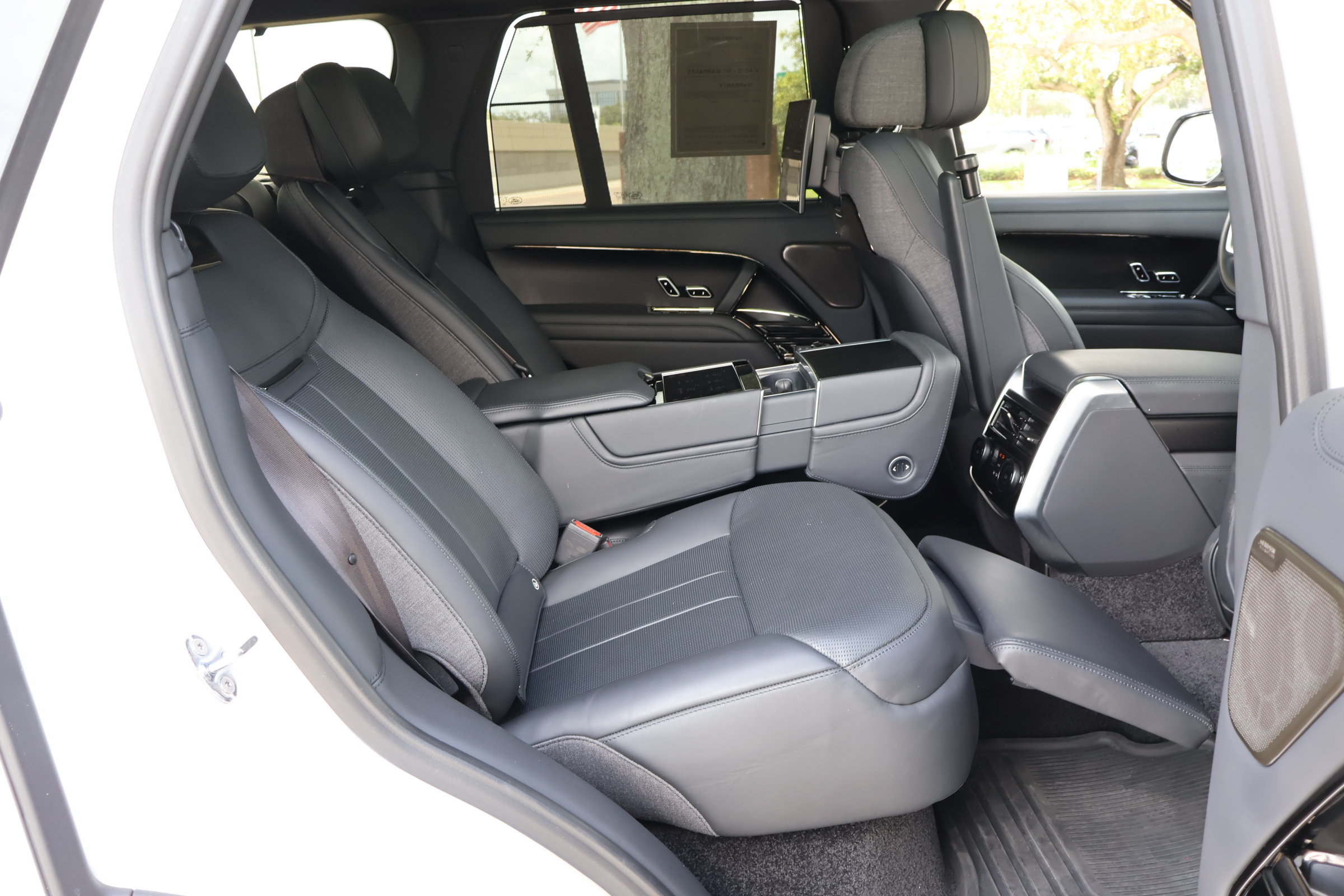 Used 2023 Land Rover Range Rover SV AWD/4WD image 20