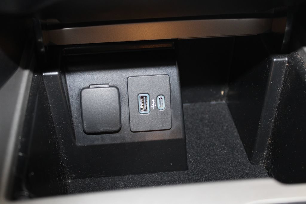 Used 2024 Ford Explorer XLT RWD image 46