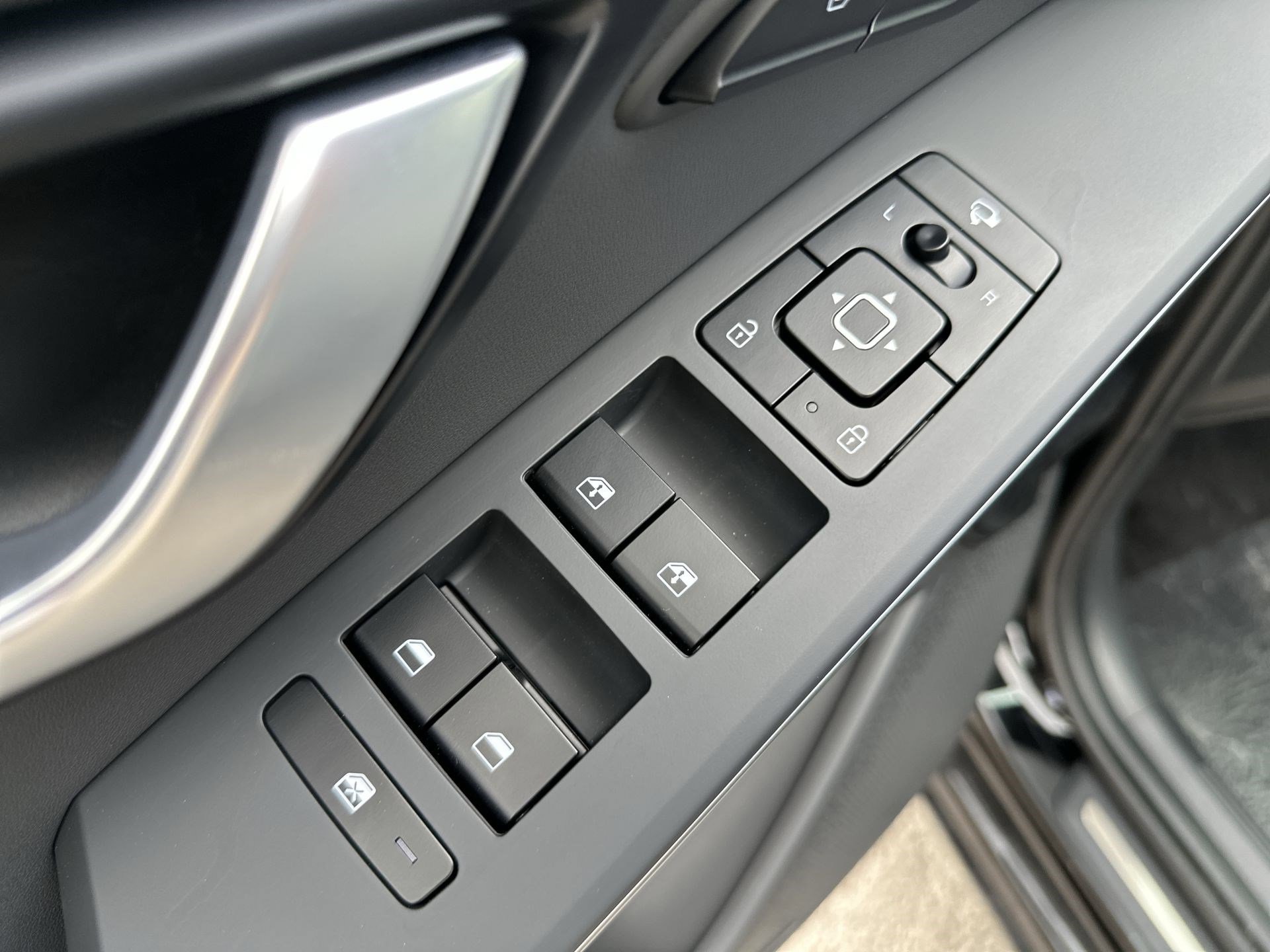 New 2025 Kia Niro SX image 29