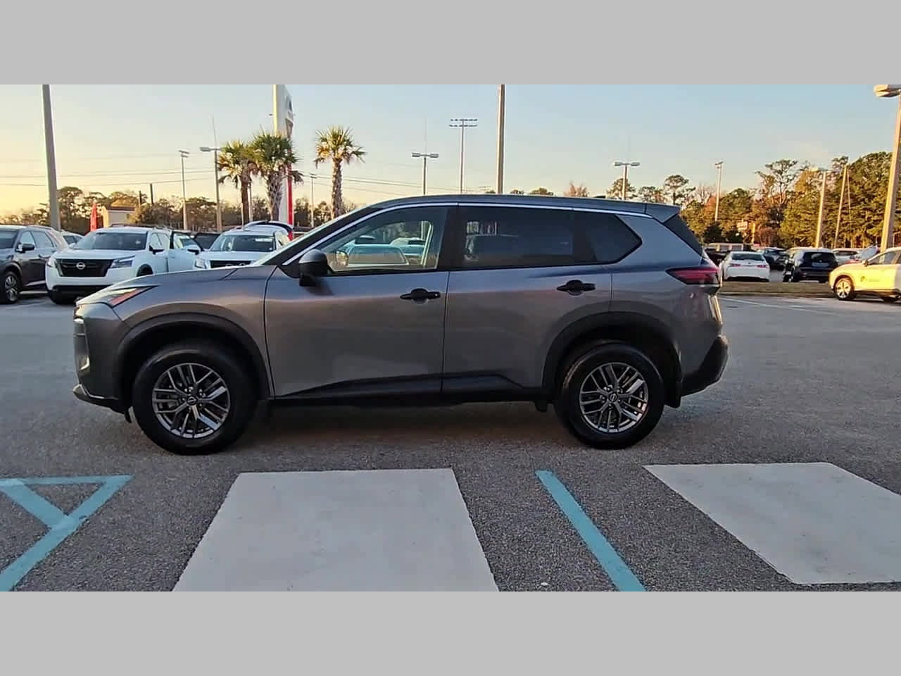 Used 2023 Nissan Rogue S image 26