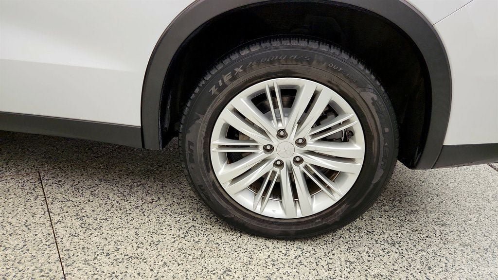 Used 2022 Mitsubishi Outlander ES FWD image 9
