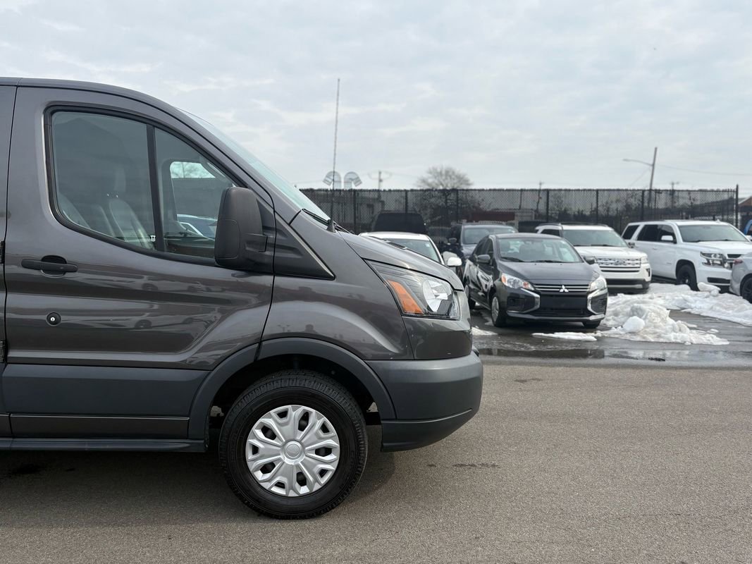 Used 2017 Ford Transit 250 130 Low Roof RWD image 9