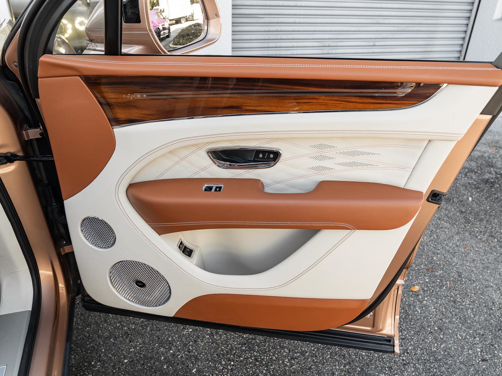 Used 2023 Bentley Bentayga Extended Wheelbase image 58