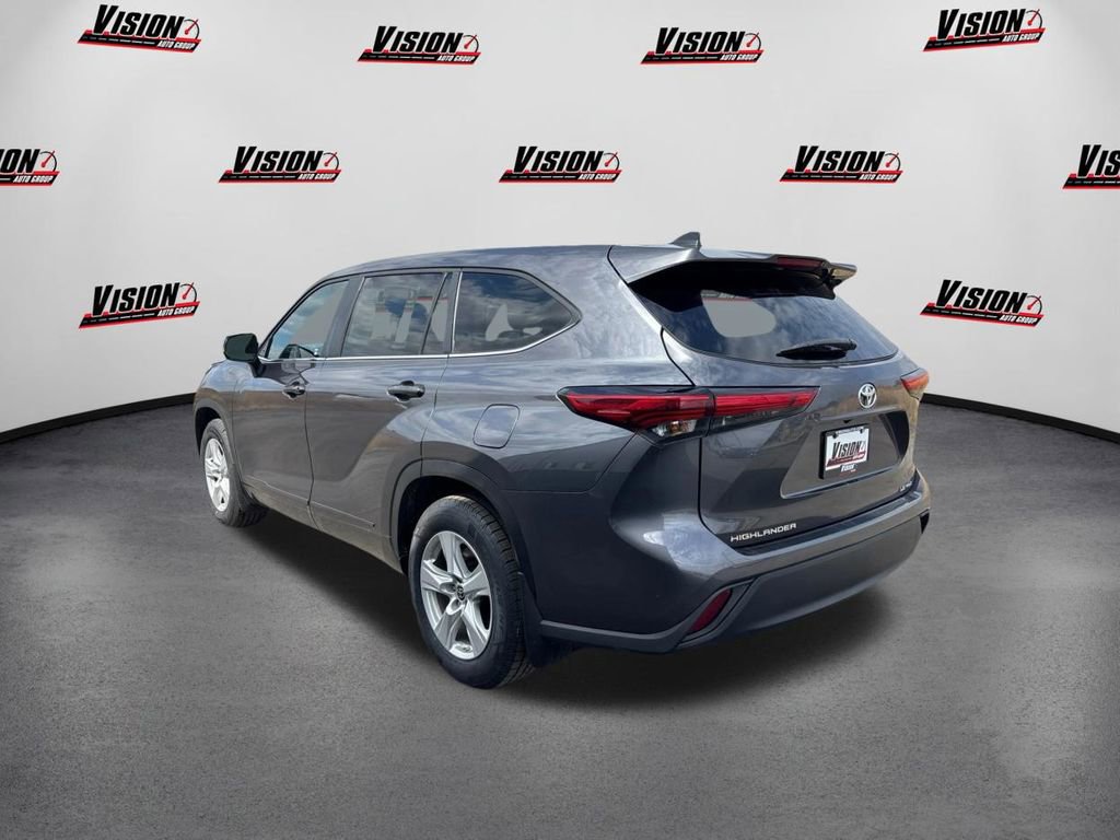 Used 2023 Toyota Highlander LE AWD/4WD image 7
