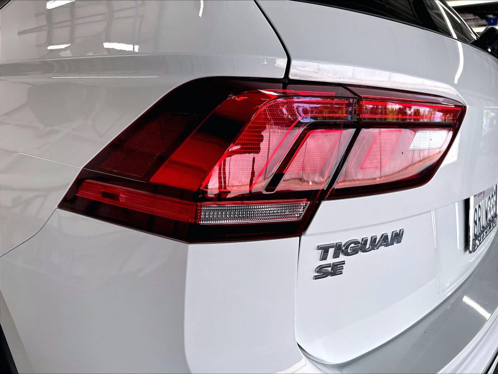 Used 2020 Volkswagen Tiguan SE R-Line FWD image 26