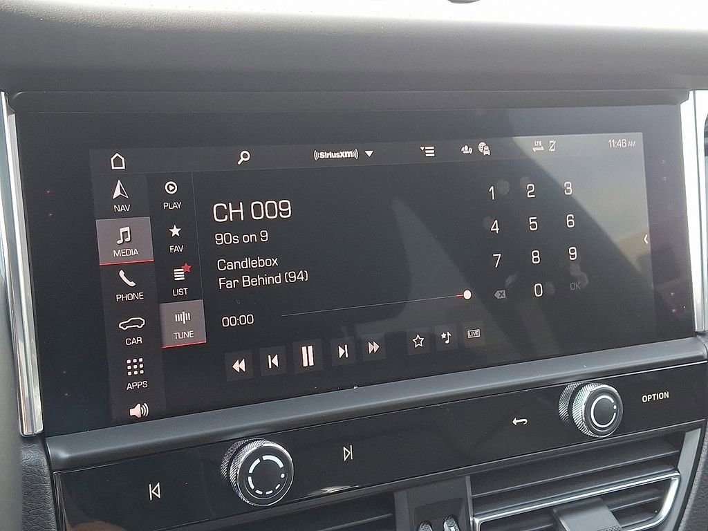 Certified 2025 Porsche Macan image 20