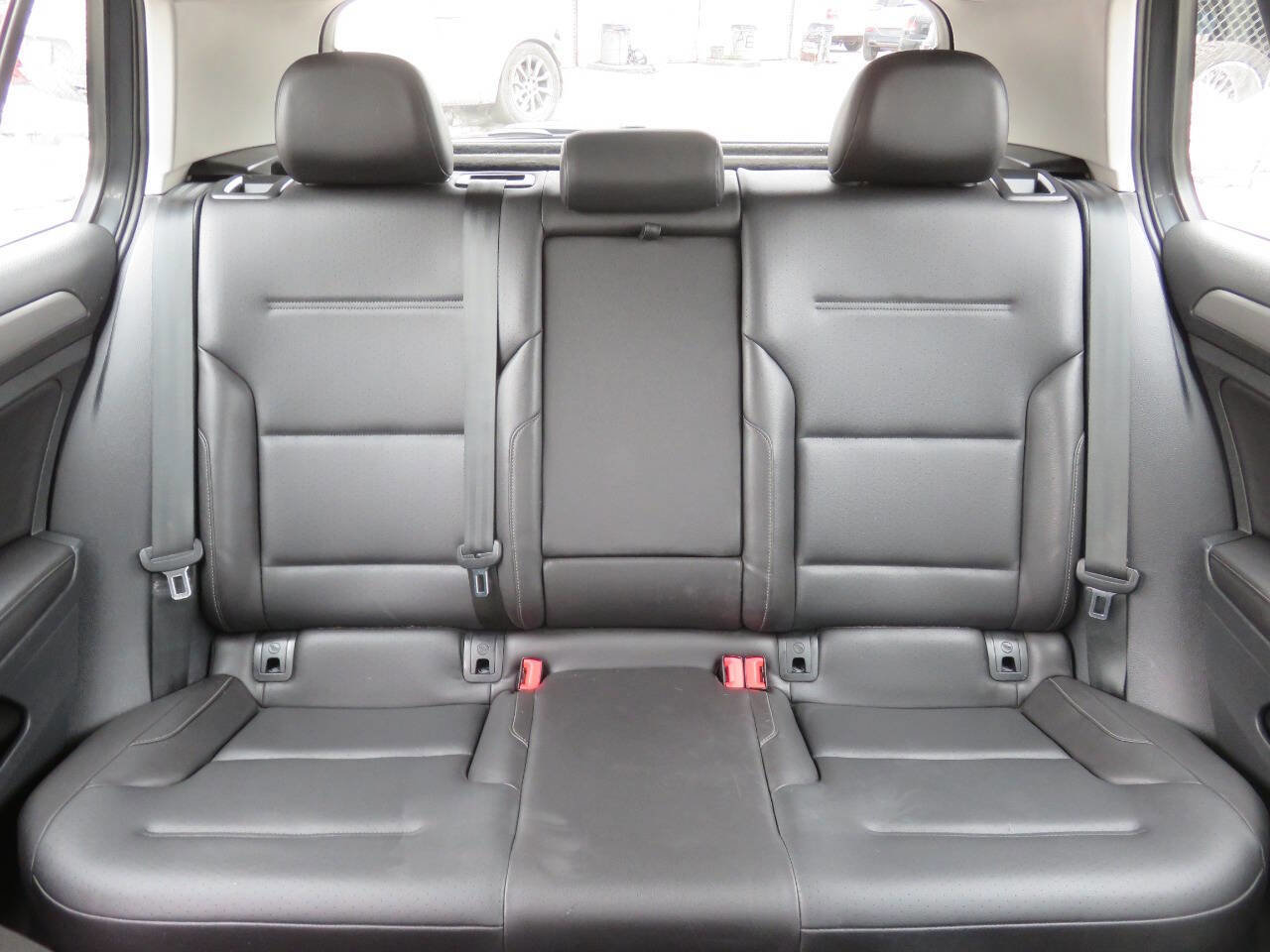 Used 2015 Volkswagen Golf S image 20