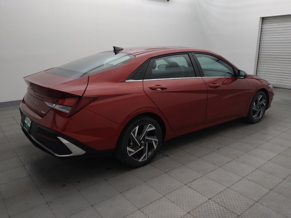 Used 2025 Hyundai Elantra Limited FWD image 10