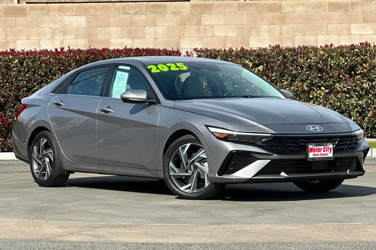 Used 2025 Hyundai Elantra Limited video 2