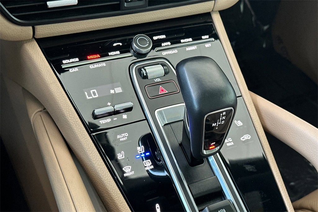 Used 2023 Porsche Cayenne Platinum Edition image 24