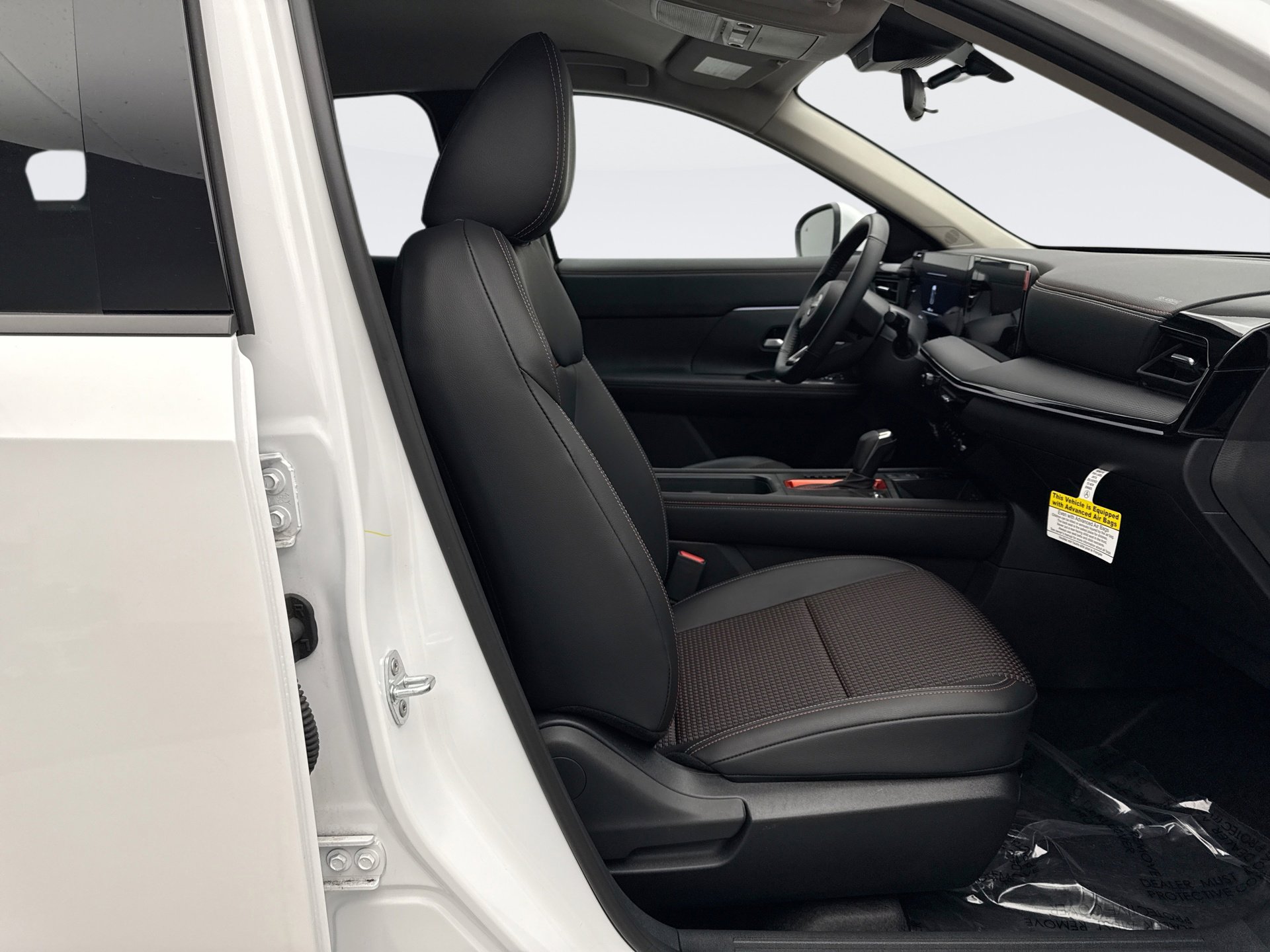 Used 2025 Nissan Kicks SR image 17