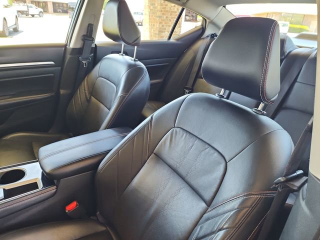 Used 2024 Nissan Altima 2.5 SR w/ SR Premium Package FWD image 12