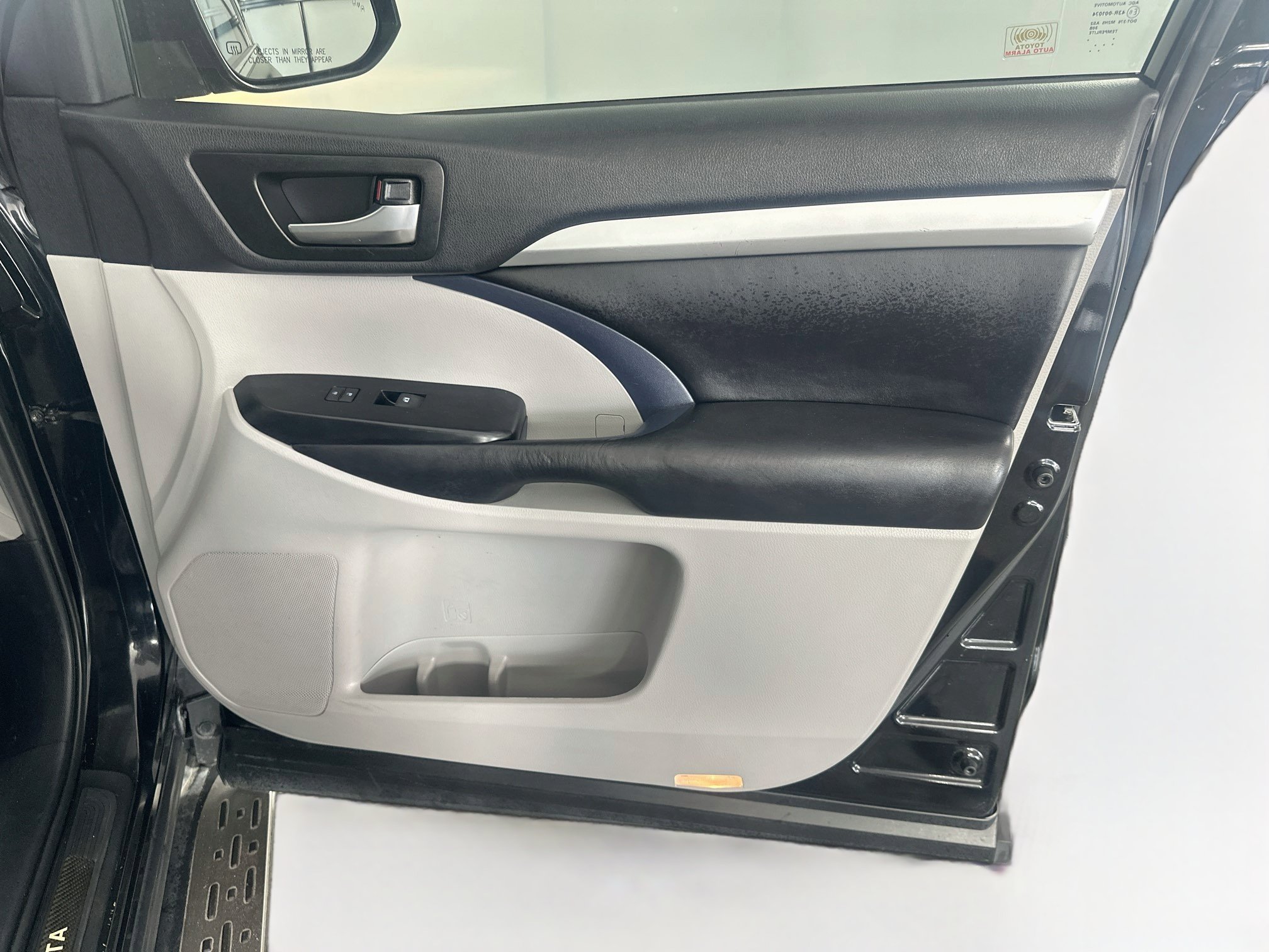 Used 2019 Toyota Highlander XLE FWD image 35