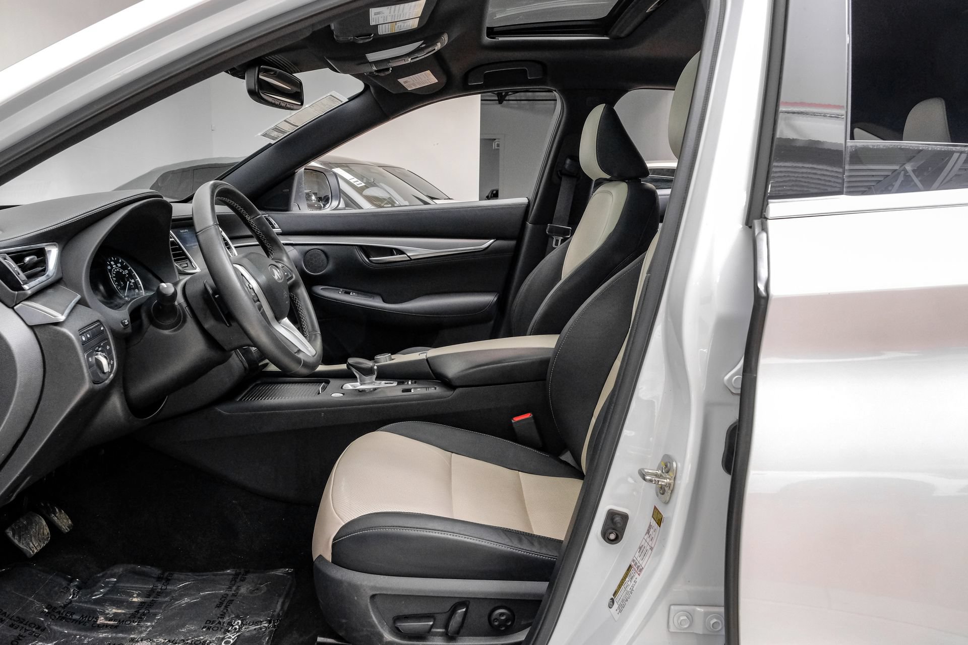 Used 2023 INFINITI QX55 Luxe w/ Cargo Package AWD/4WD image 4