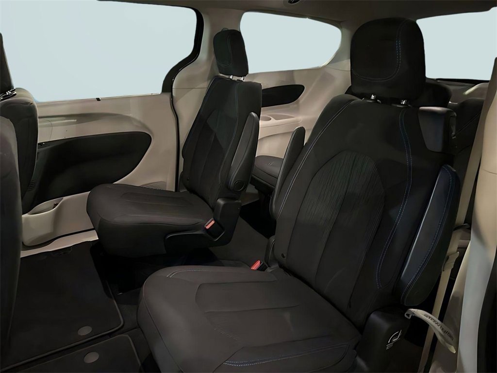 Used 2021 Chrysler Pacifica Touring image 19
