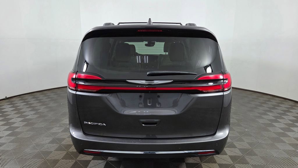 Used 2021 Chrysler Pacifica Touring-L FWD image 7