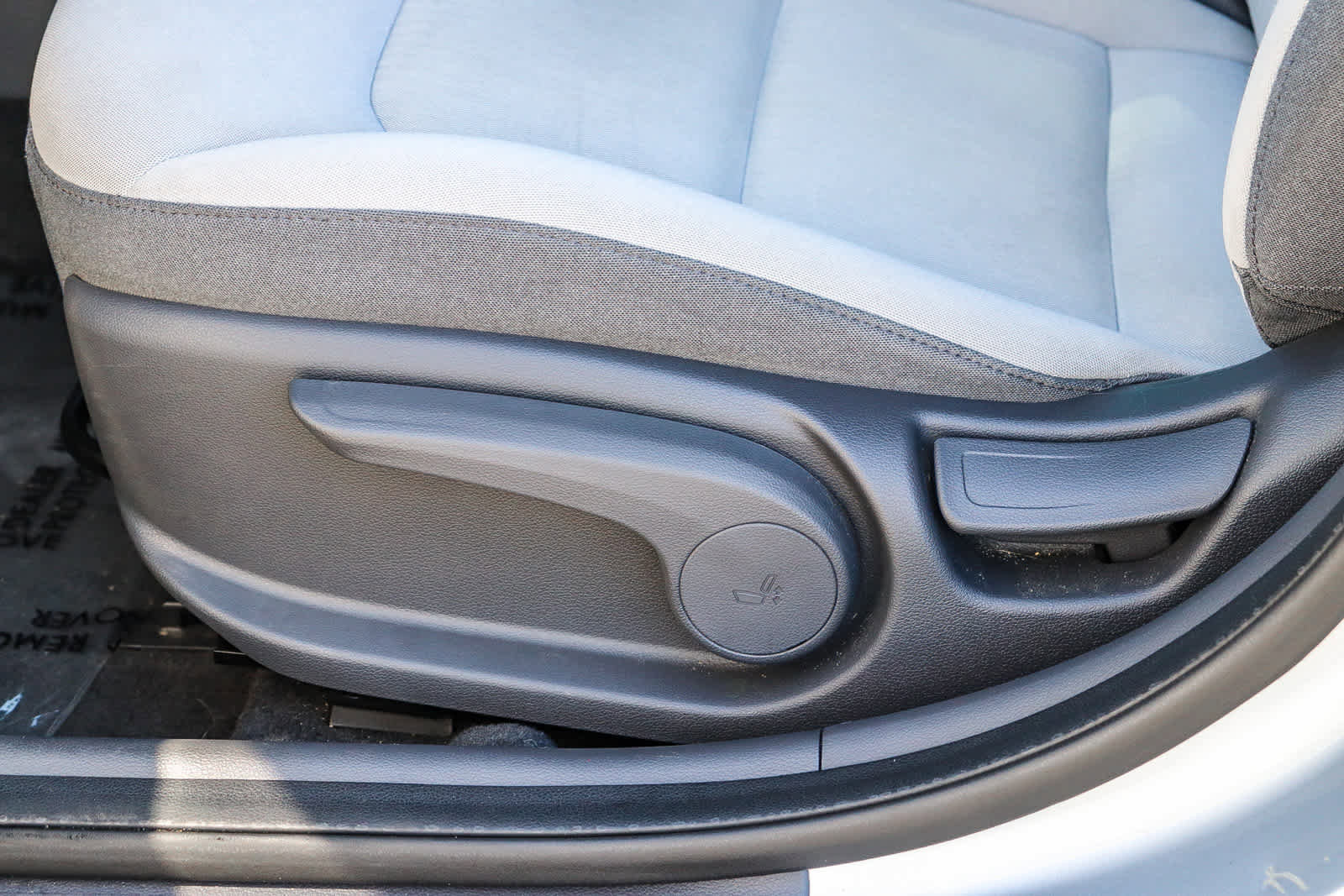 Used 2022 Hyundai Ioniq SE image 21