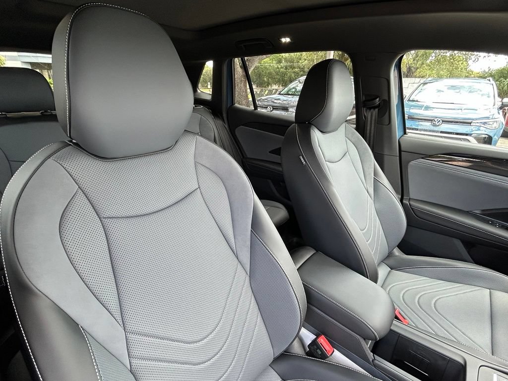 New 2026 Volkswagen Tiguan SE R-Line FWD image 37