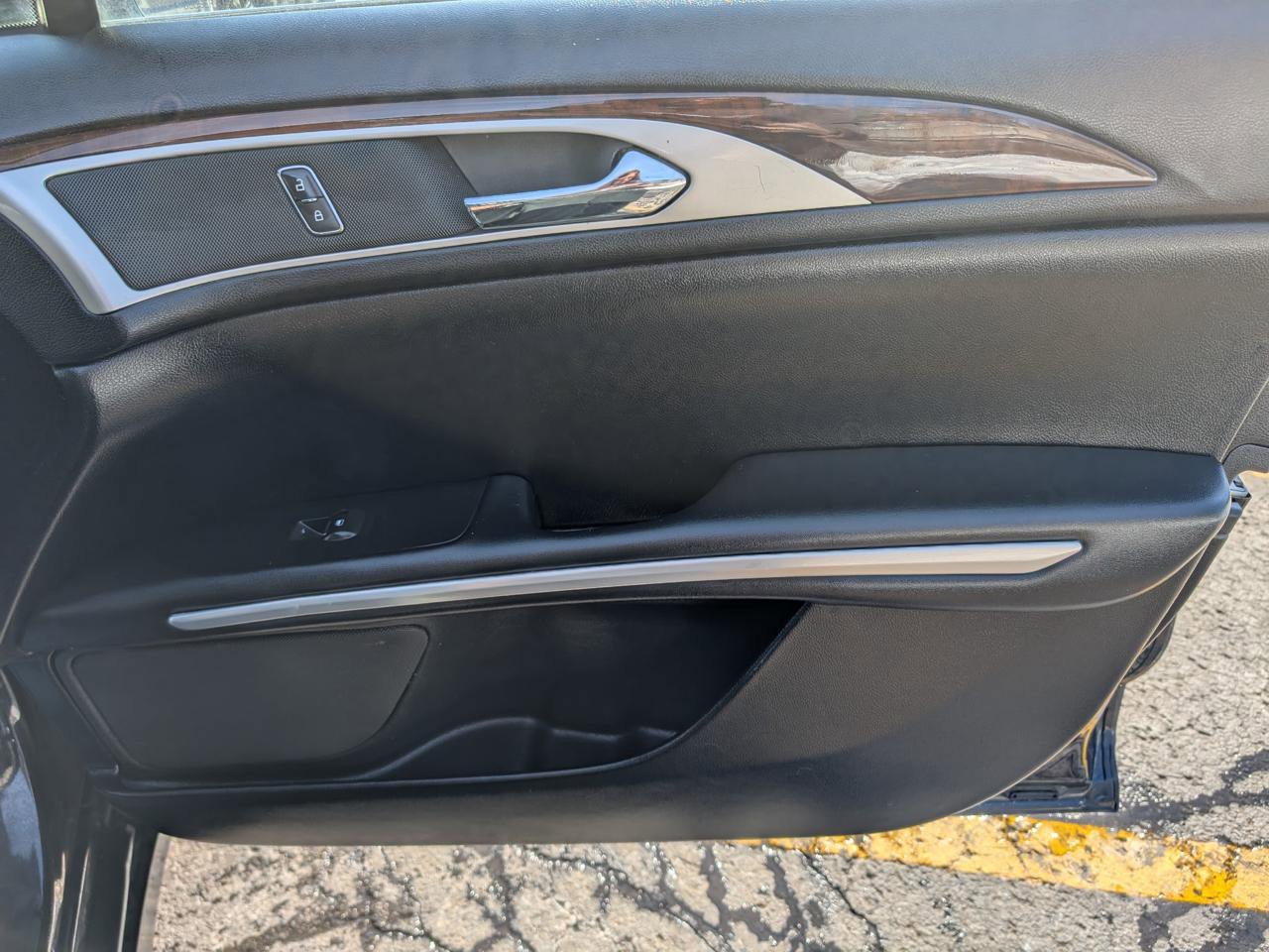 Used 2015 Lincoln MKZ AWD image 26