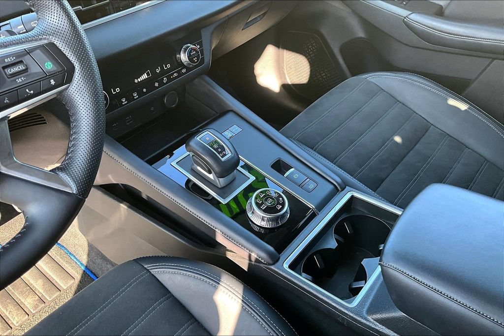 Used 2024 Mitsubishi Outlander 4WD Plug-In Hybrid image 15