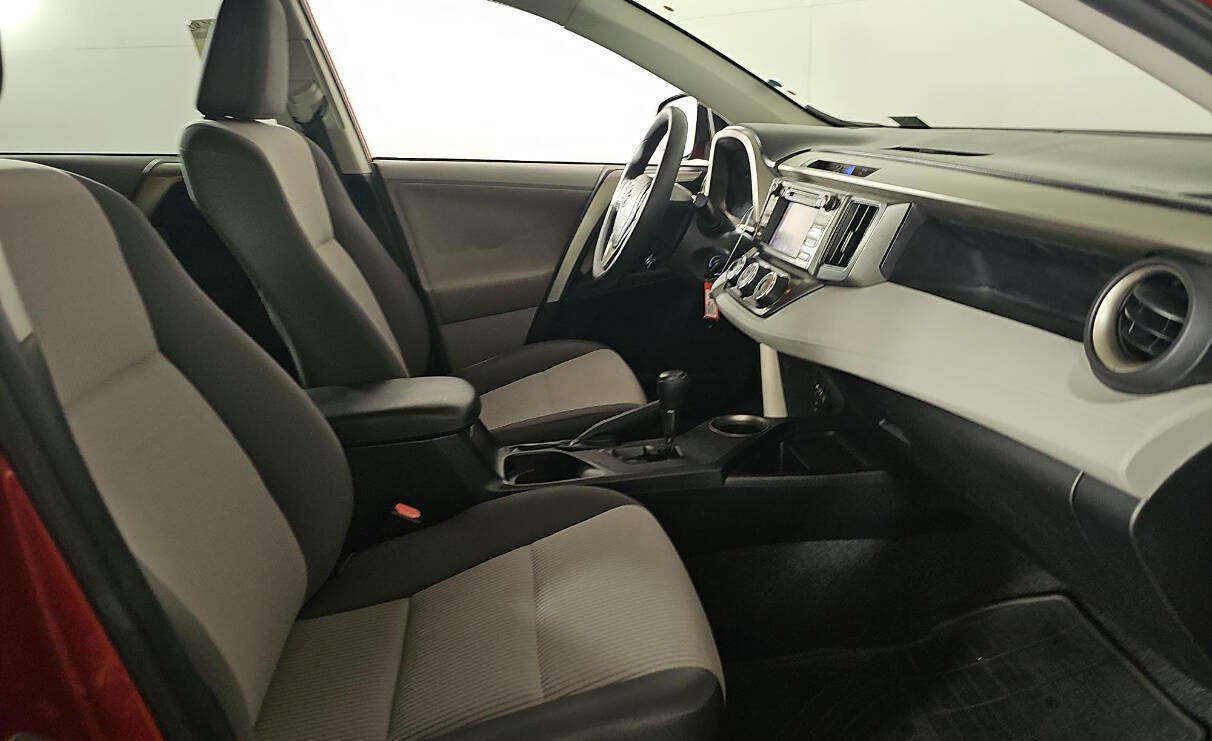 Used 2013 Toyota RAV4 LE AWD/4WD image 12