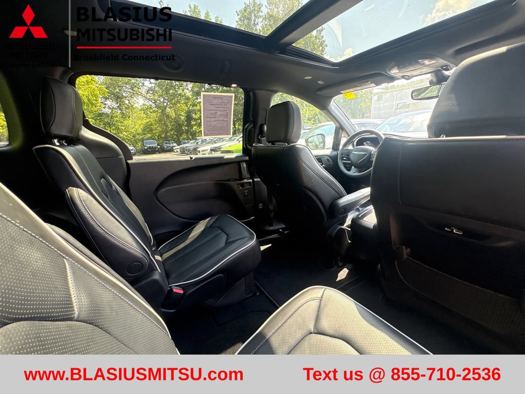 Used 2023 Chrysler Pacifica Limited w/ S Appearance Package FWD image 25