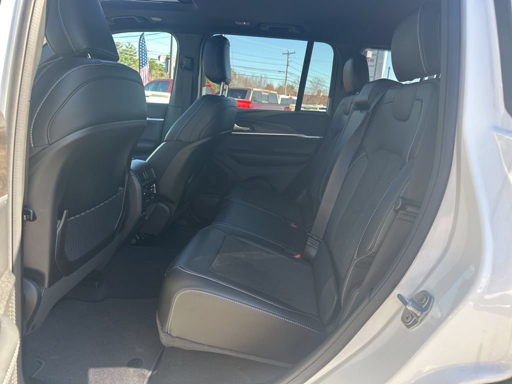 New 2026 Jeep Grand Cherokee Altitude AWD/4WD image 31