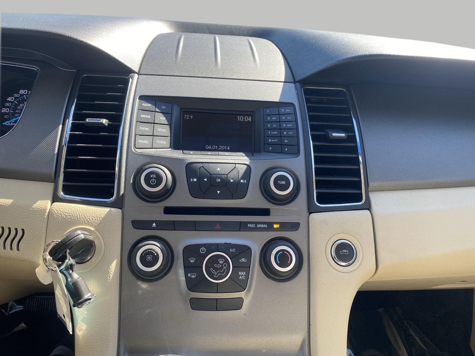 Used 2018 Ford Taurus SE FWD image 18