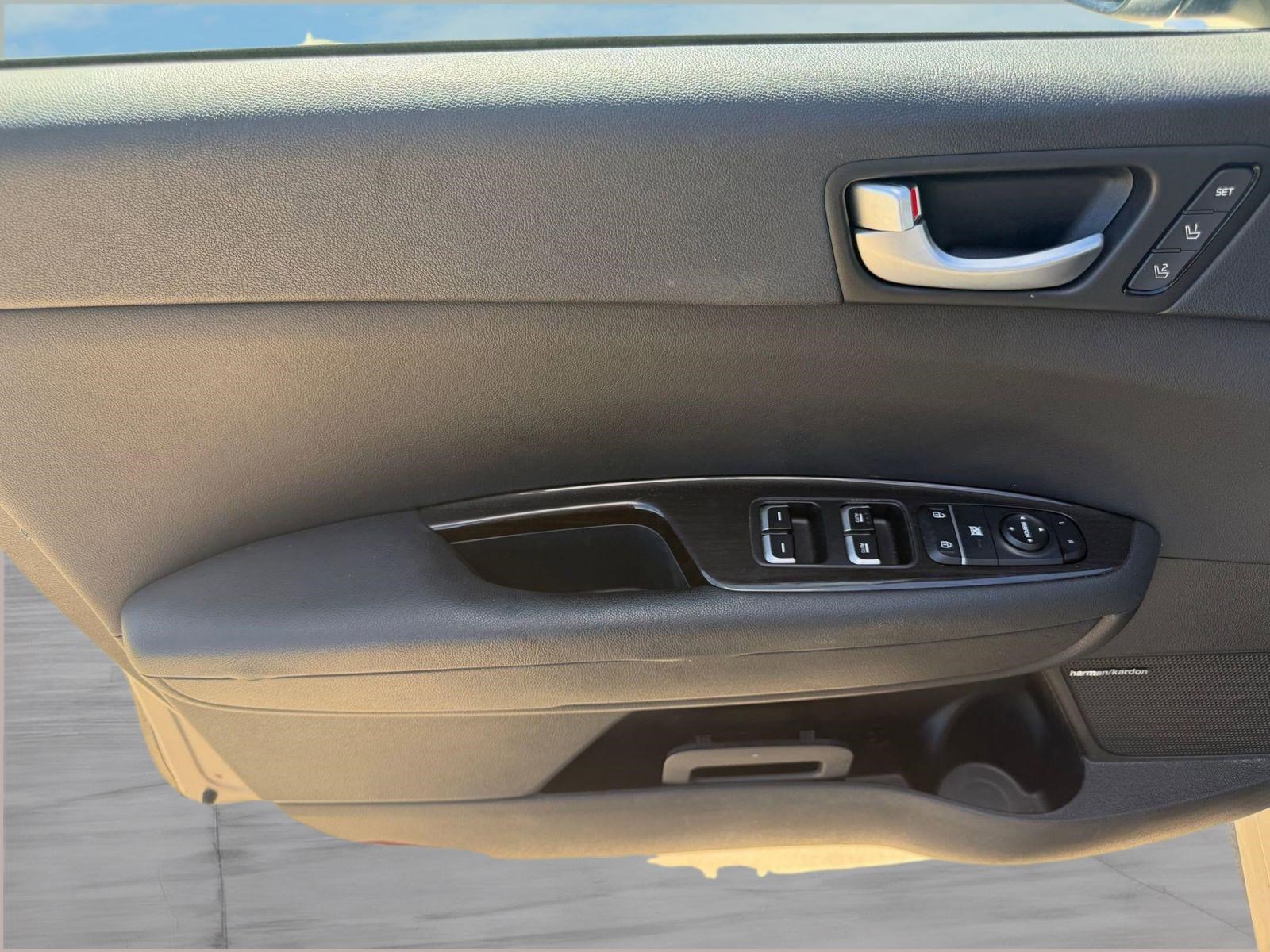 Used 2019 Kia Optima EX w/ EX Premium Package image 11