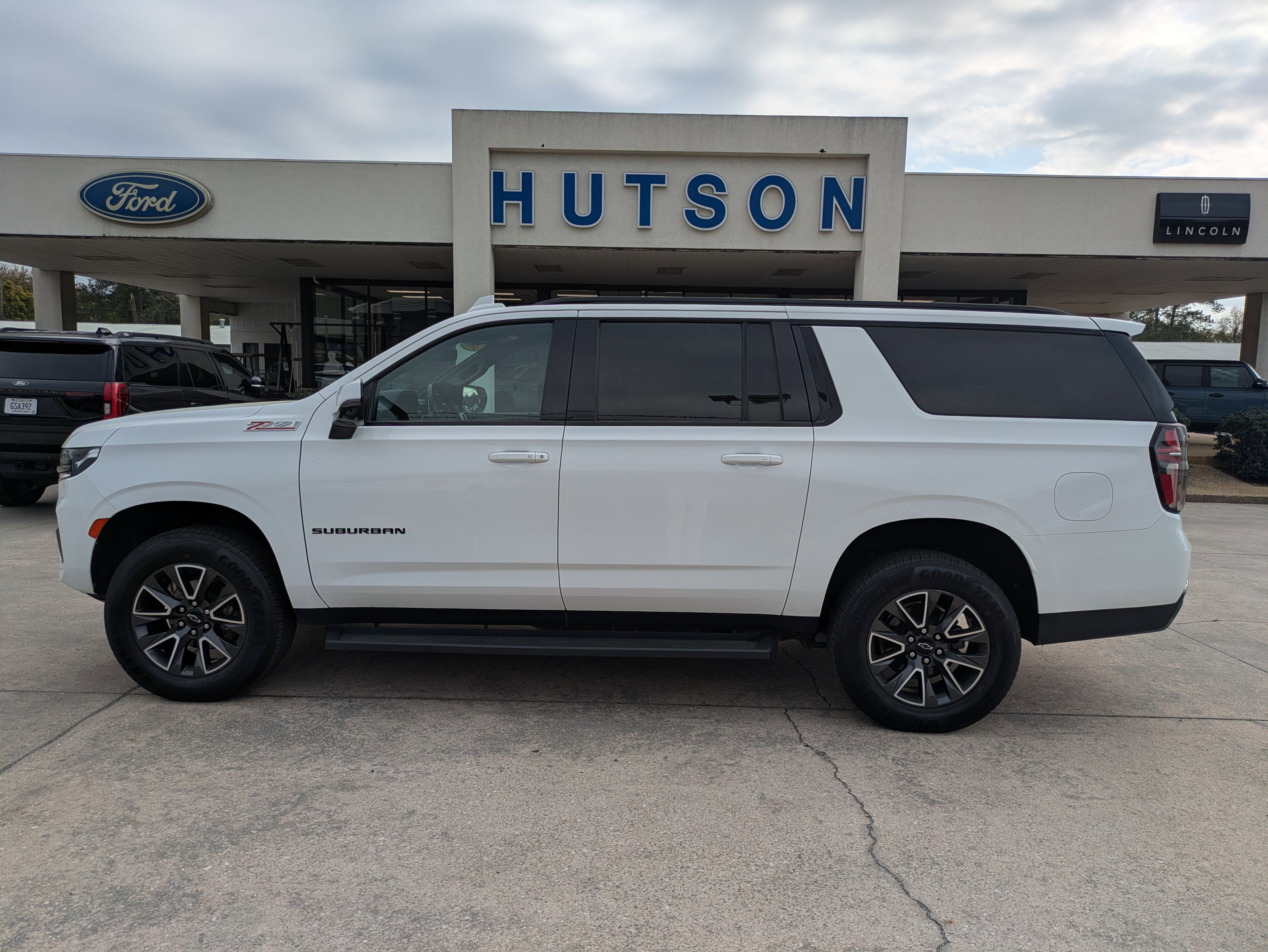 Used 2021 Chevrolet Suburban Z71 w/ Z71 Off-Road Package AWD/4WD image 1