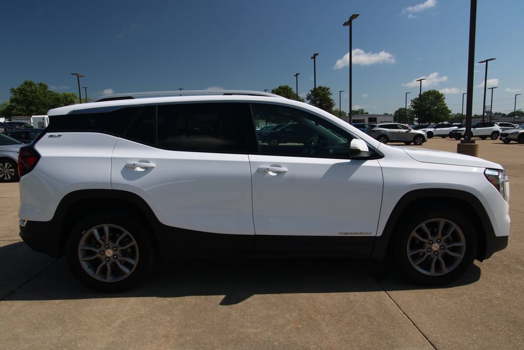 Used 2024 GMC Terrain SLT AWD/4WD image 4