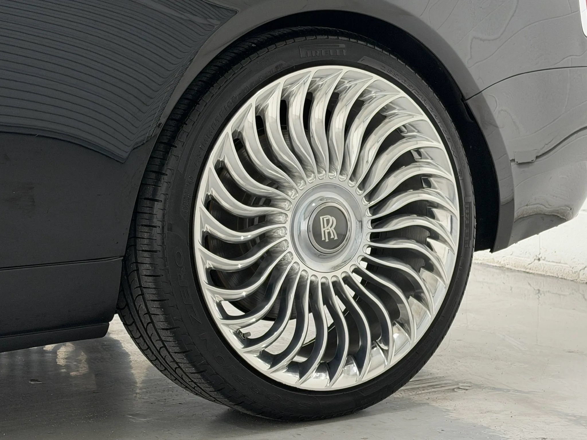 Used 2017 Rolls-Royce Dawn RWD image 93