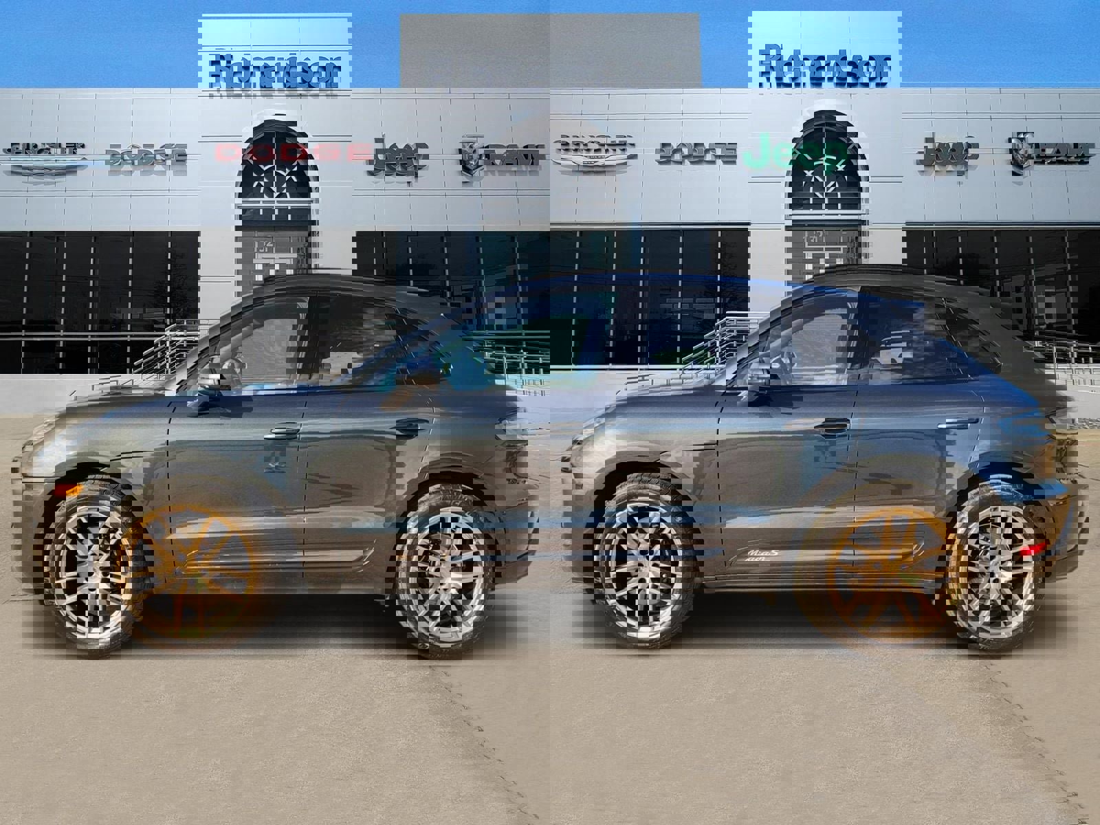 Used 2023 Porsche Macan S w/ Sport Chrono Package image 3