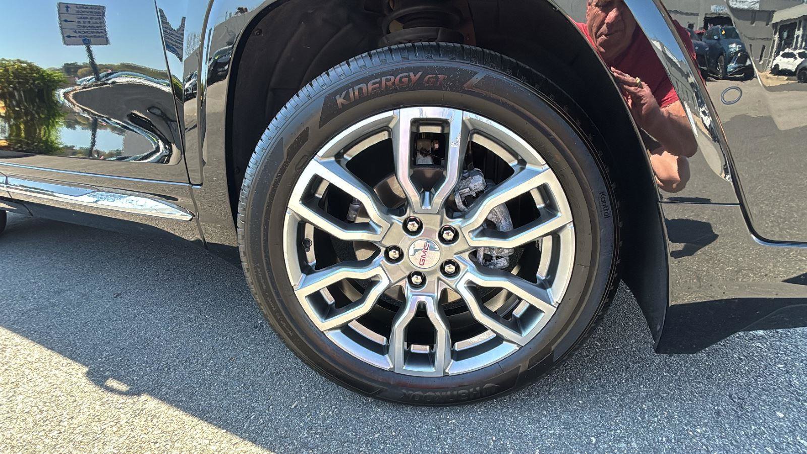 Used 2023 GMC Terrain Denali w/ Denali Premium Package AWD/4WD image 9