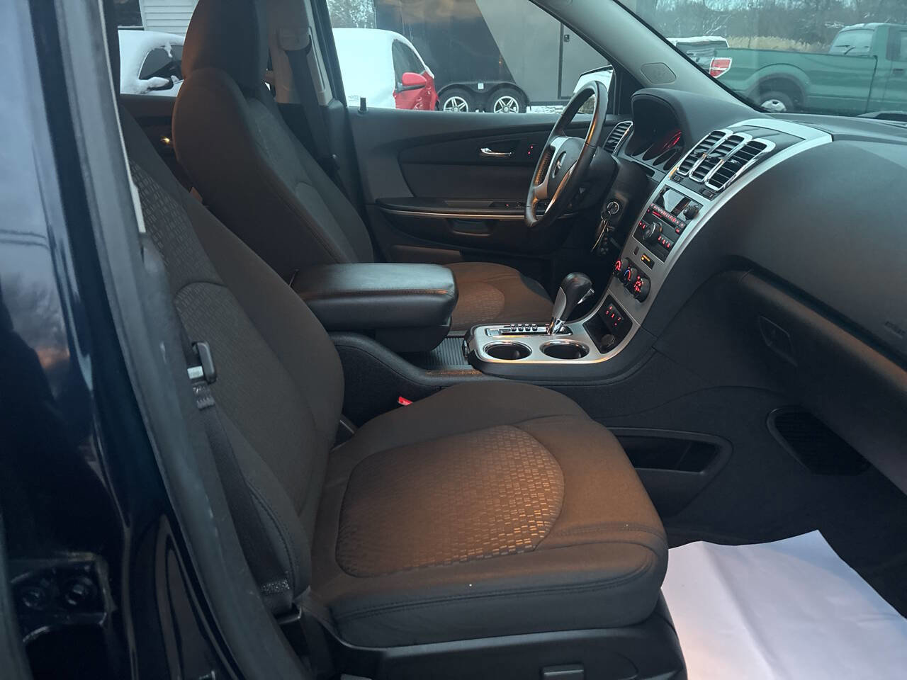 Used 2011 GMC Acadia SLE image 20