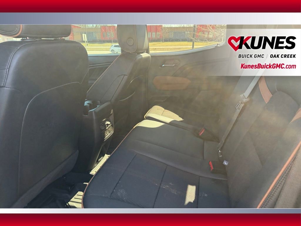 Used 2025 GMC Canyon AT4 image 6