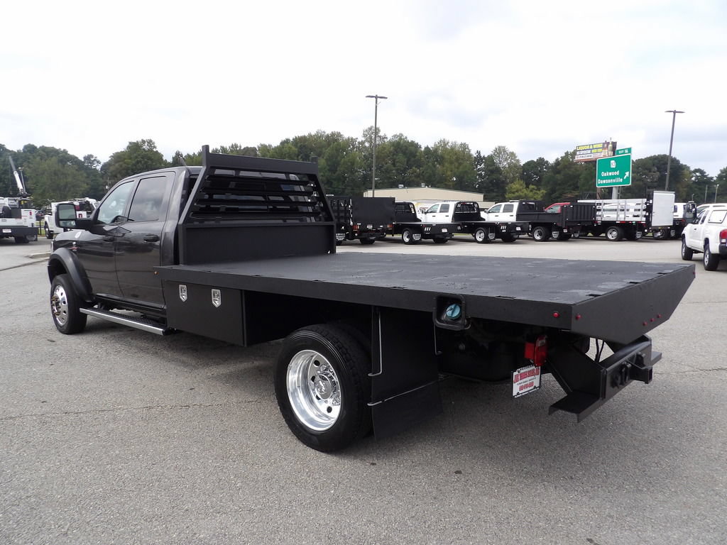 Used 2023 RAM 5500 Tradesman w/ Chrome Appearance Group AWD/4WD image 4