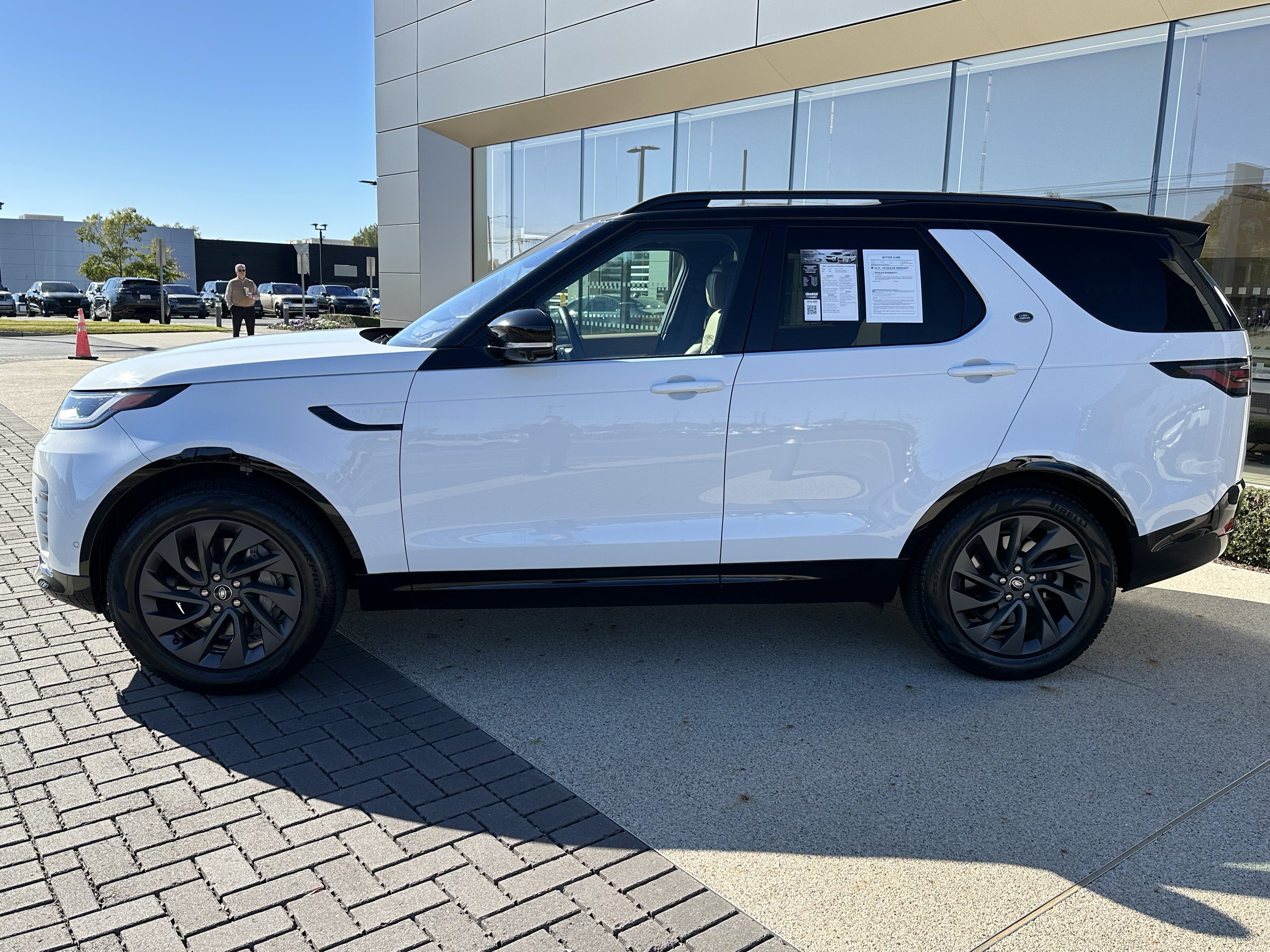 Certified 2023 Land Rover Discovery S R-Dynamic AWD/4WD image 4