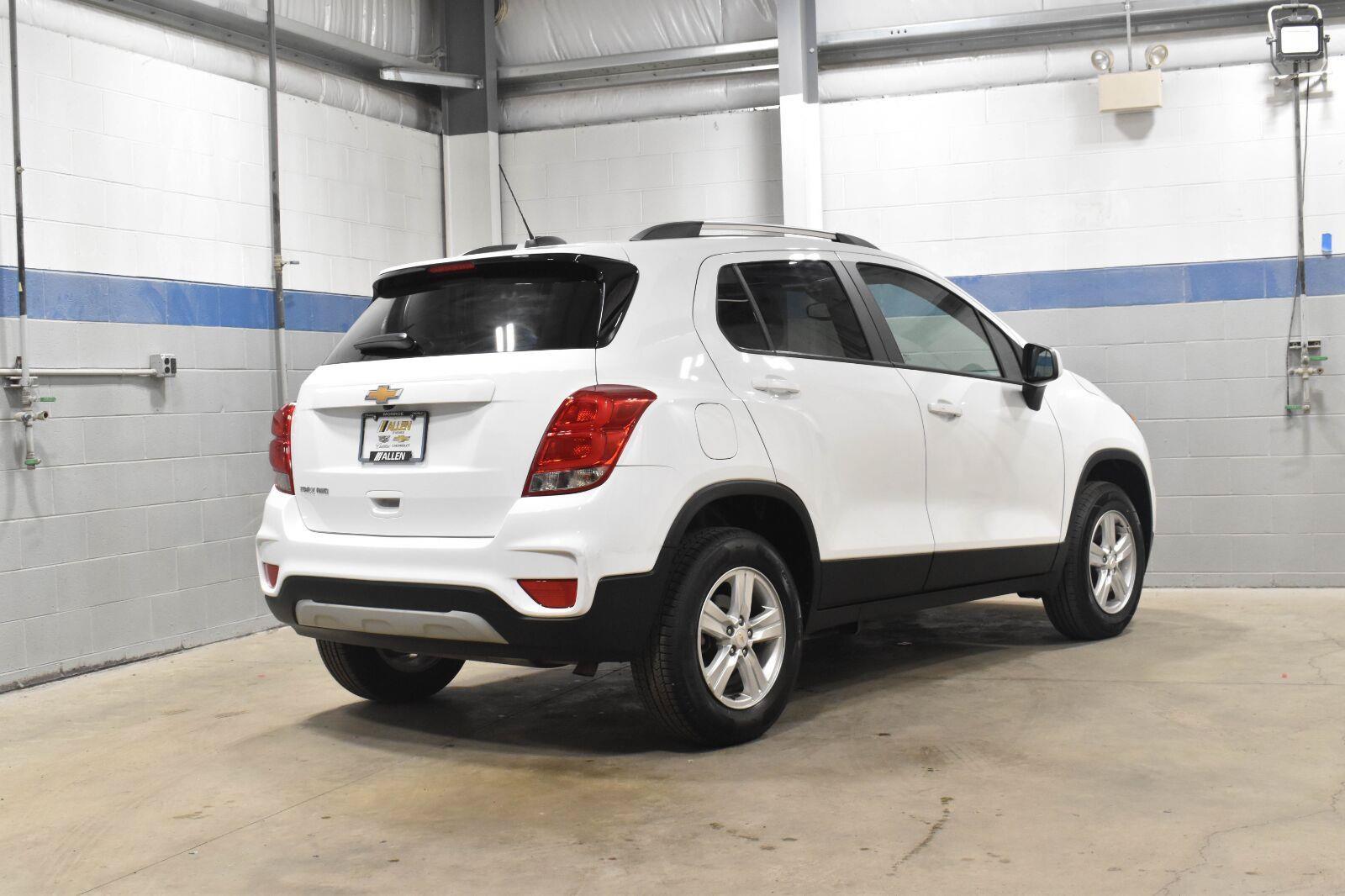 Used 2022 Chevrolet Trax LT w/ LT Convenience Package AWD/4WD image 28