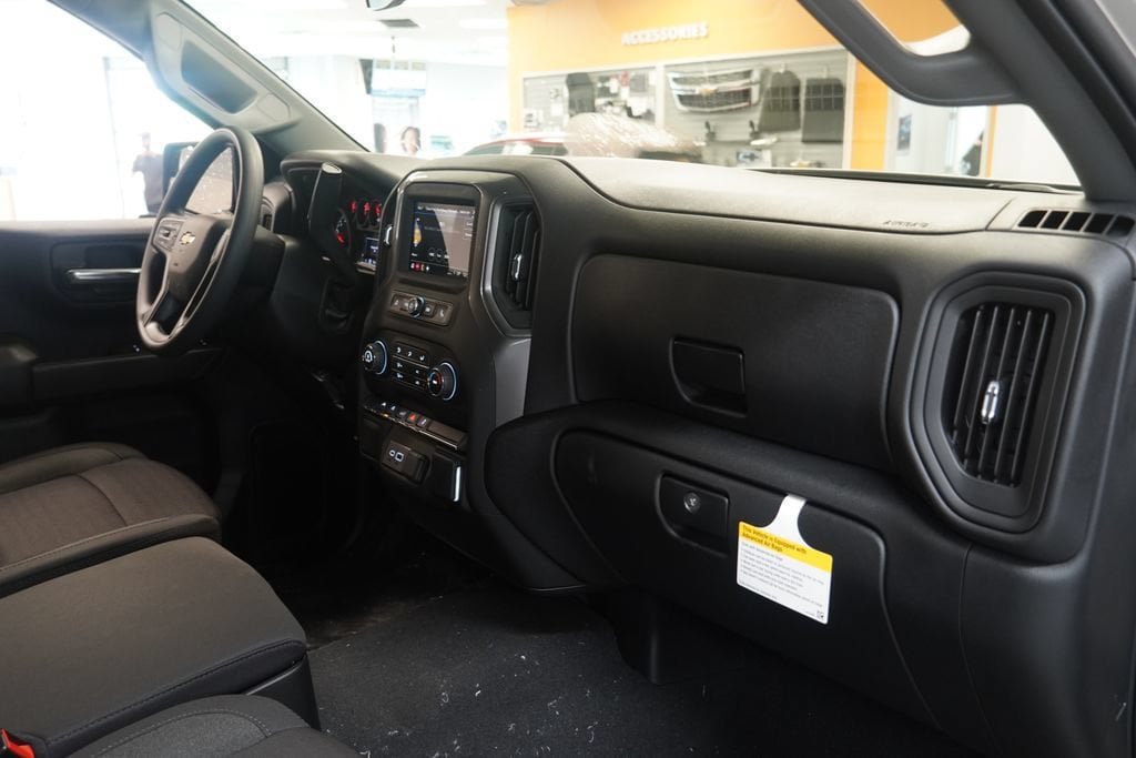 New 2026 Chevrolet Silverado 1500 Custom w/ Turbomax Blackout Package AWD/4WD image 25